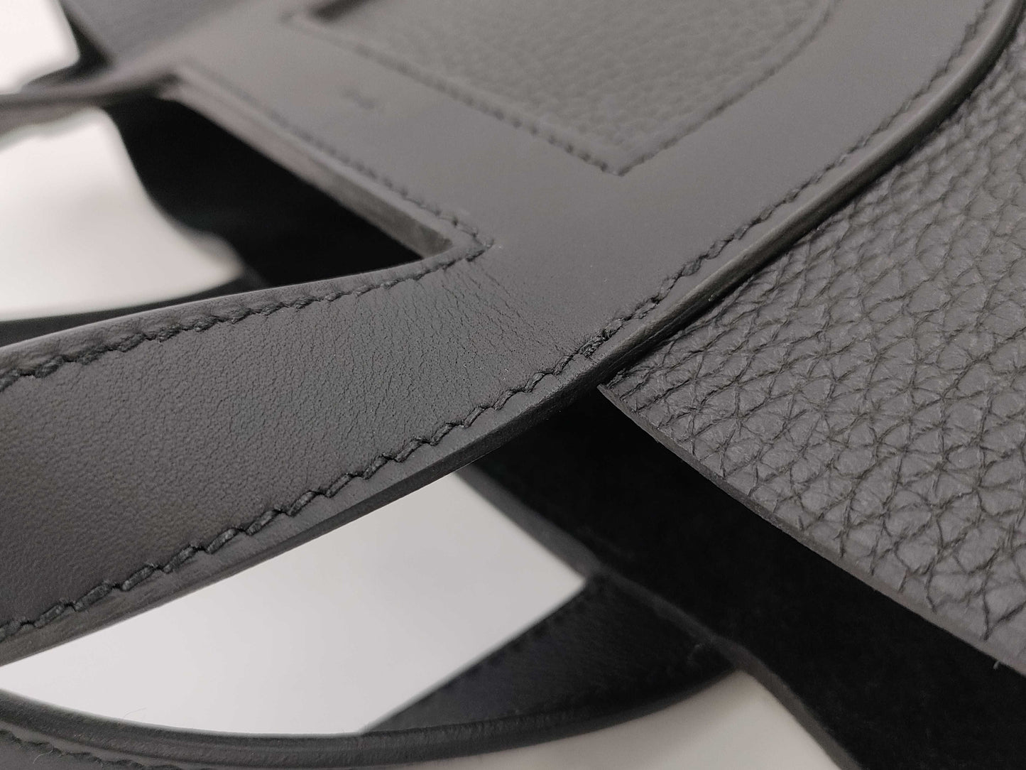 HERMES In the Loop 18 Noir Handbag with Gold Hardware and K Stamp