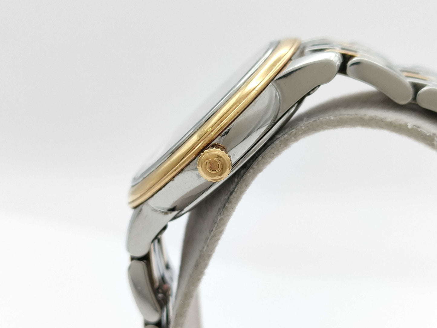 OMEGA 424.20.27.60.58.001 92423897 Quartz Women's Watch