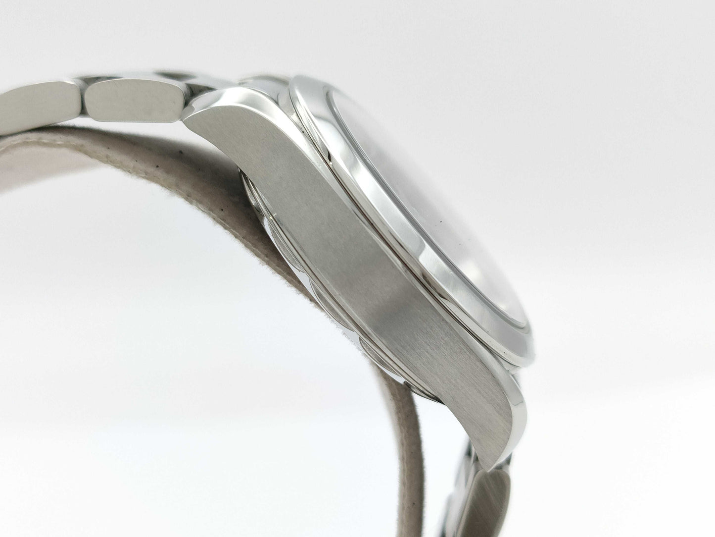 OMEGA 220.10.28.60.55.001 93054868 Quartz Shell Dial Women's Watch