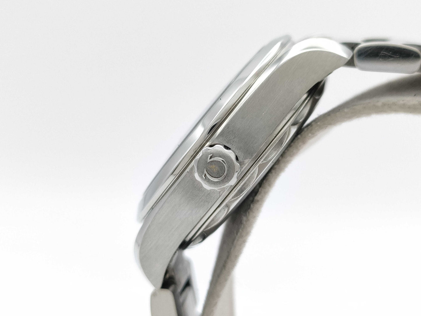 OMEGA 220.10.28.60.55.001 93054868 Quartz Shell Dial Women's Watch