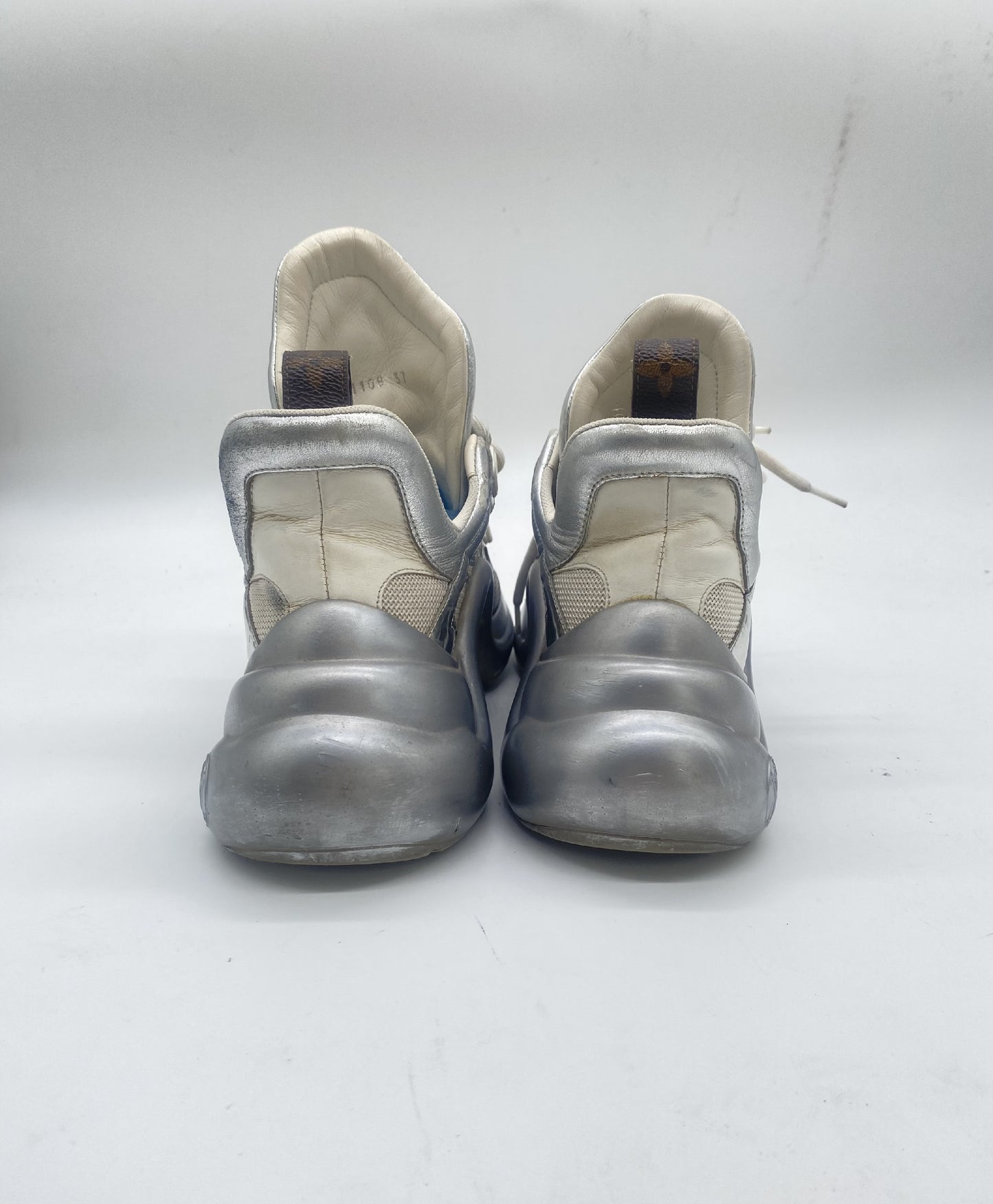 LOUIS VUITTON GO1108 size 37 sneakers