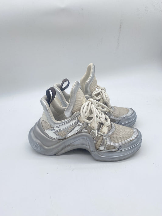 LOUIS VUITTON GO1108 size 37 sneakers