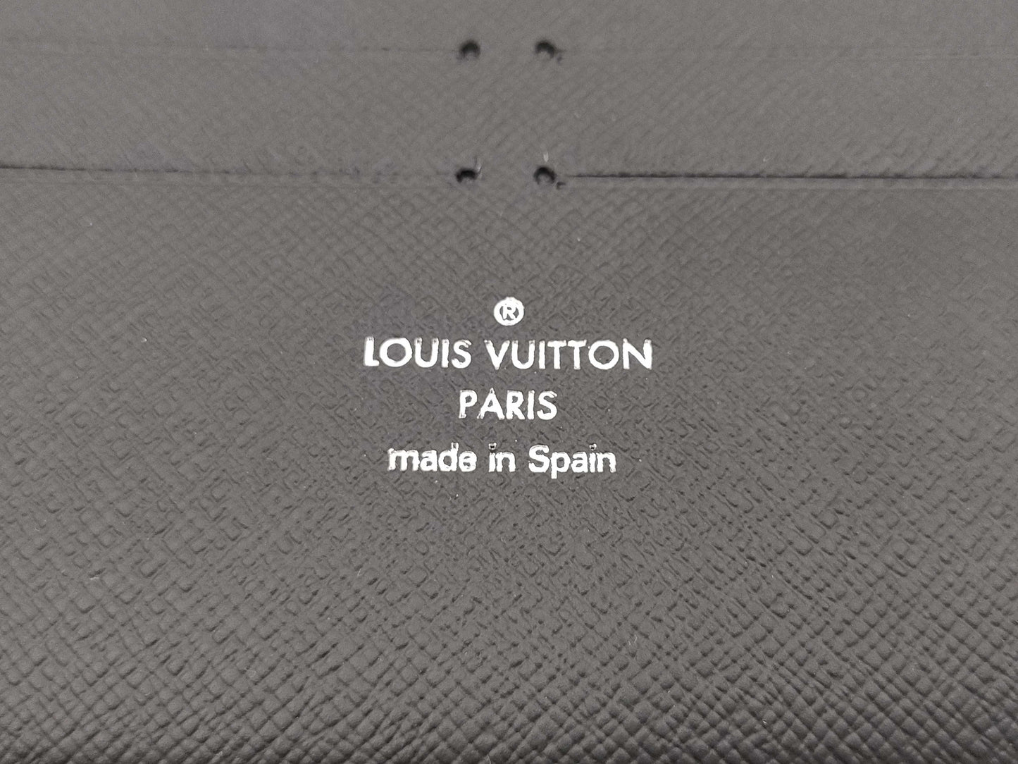 LOUIS VUITTON Taiga Zippy Organizer Wallet