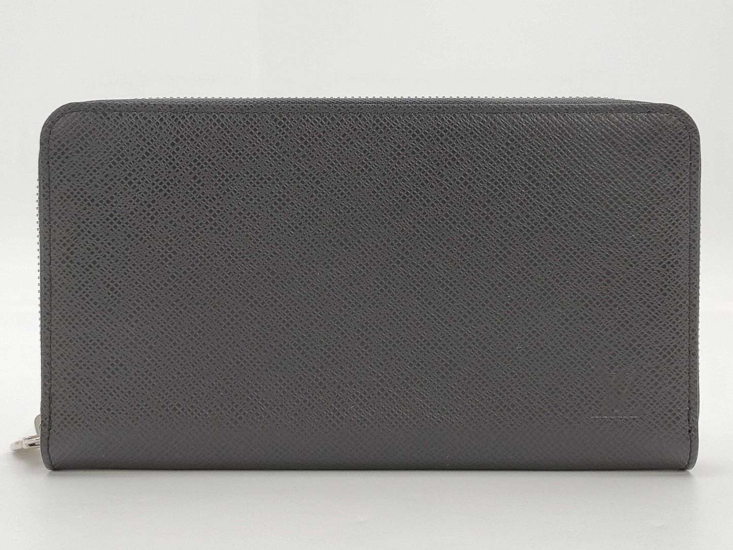 LOUIS VUITTON Taiga Zippy Organizer Wallet