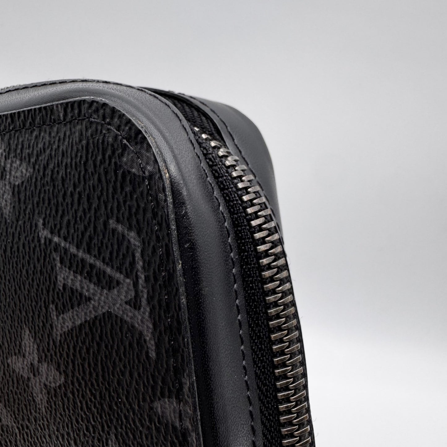 LOUIS VUITTON Zippy XL Wallet, 22 x 12 x 5 cm, Black/Grey, Model Number M61698, No Accessories Included
