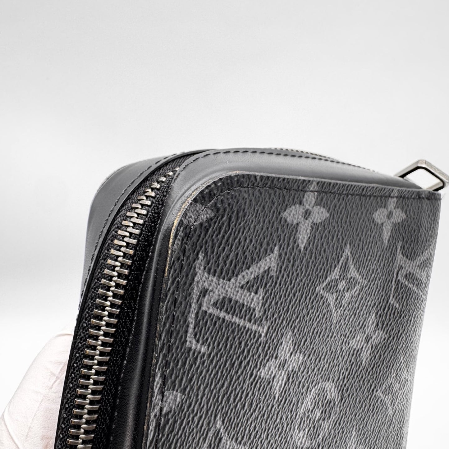 LOUIS VUITTON Zippy XL Wallet, 22 x 12 x 5 cm, Black/Grey, Model Number M61698, No Accessories Included