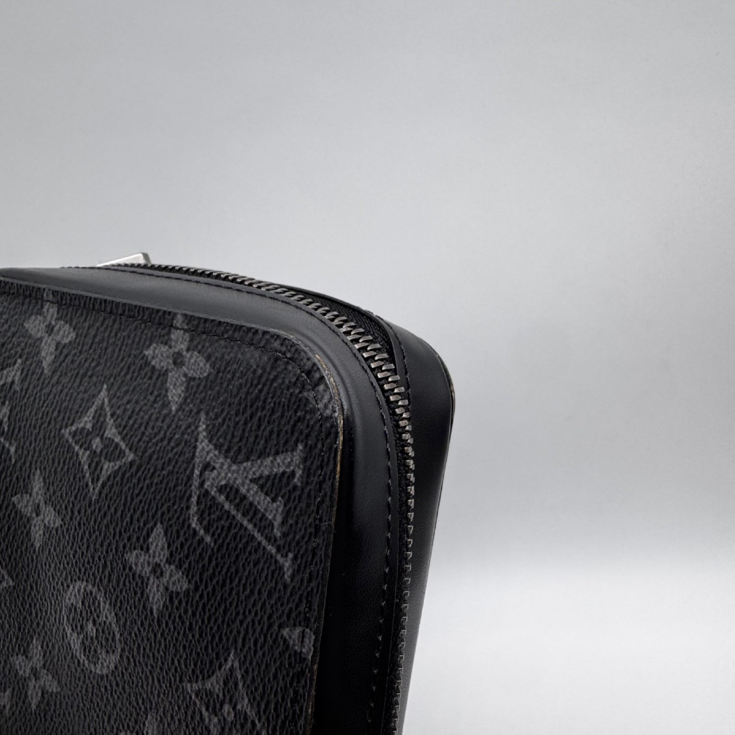 LOUIS VUITTON Zippy XL Wallet, 22 x 12 x 5 cm, Black/Grey, Model Number M61698, No Accessories Included