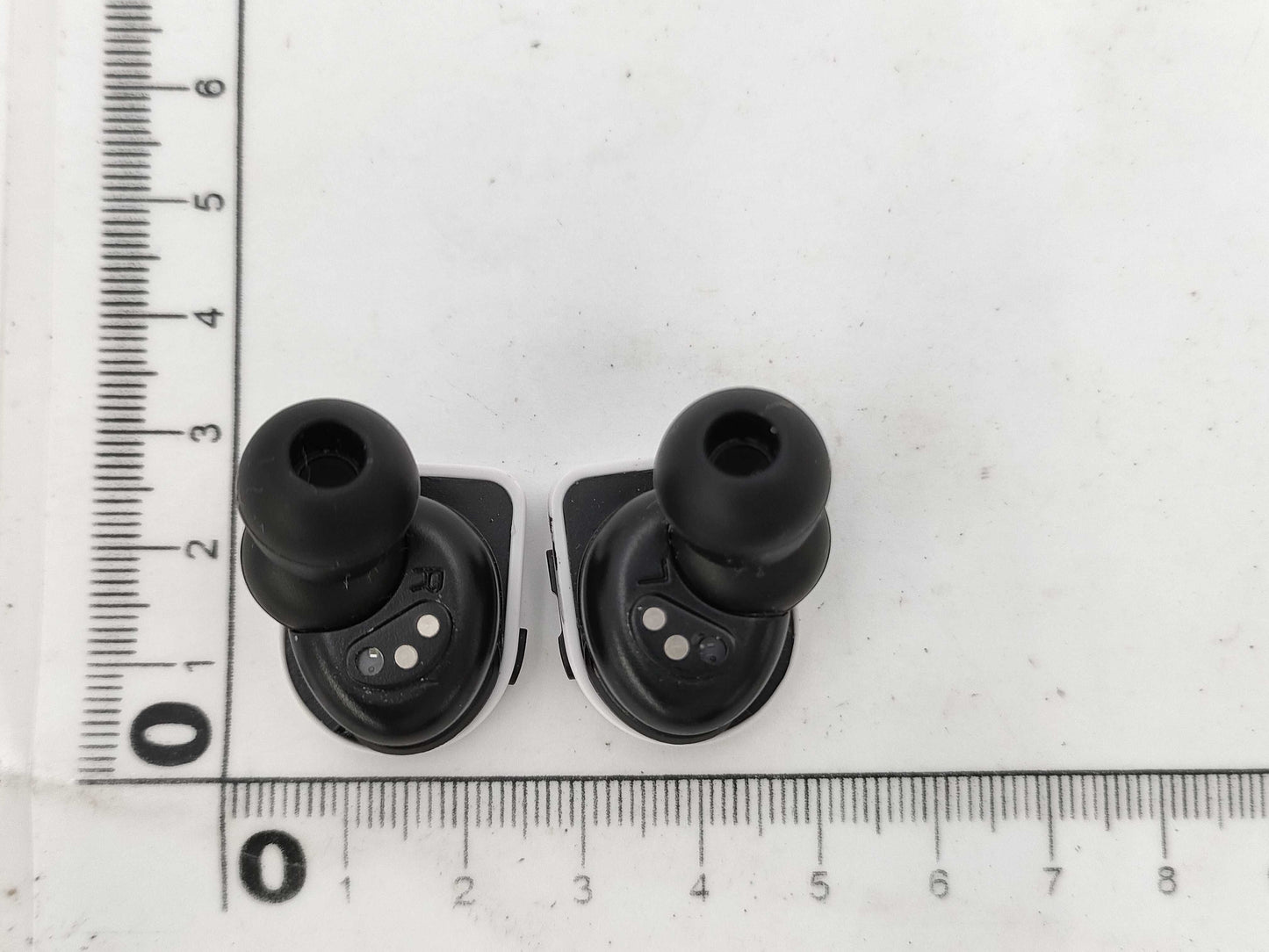 LOUIS VUITTON Horizon Earphones TZ0446 QAB 020 R94796 L84475 Other Accessories