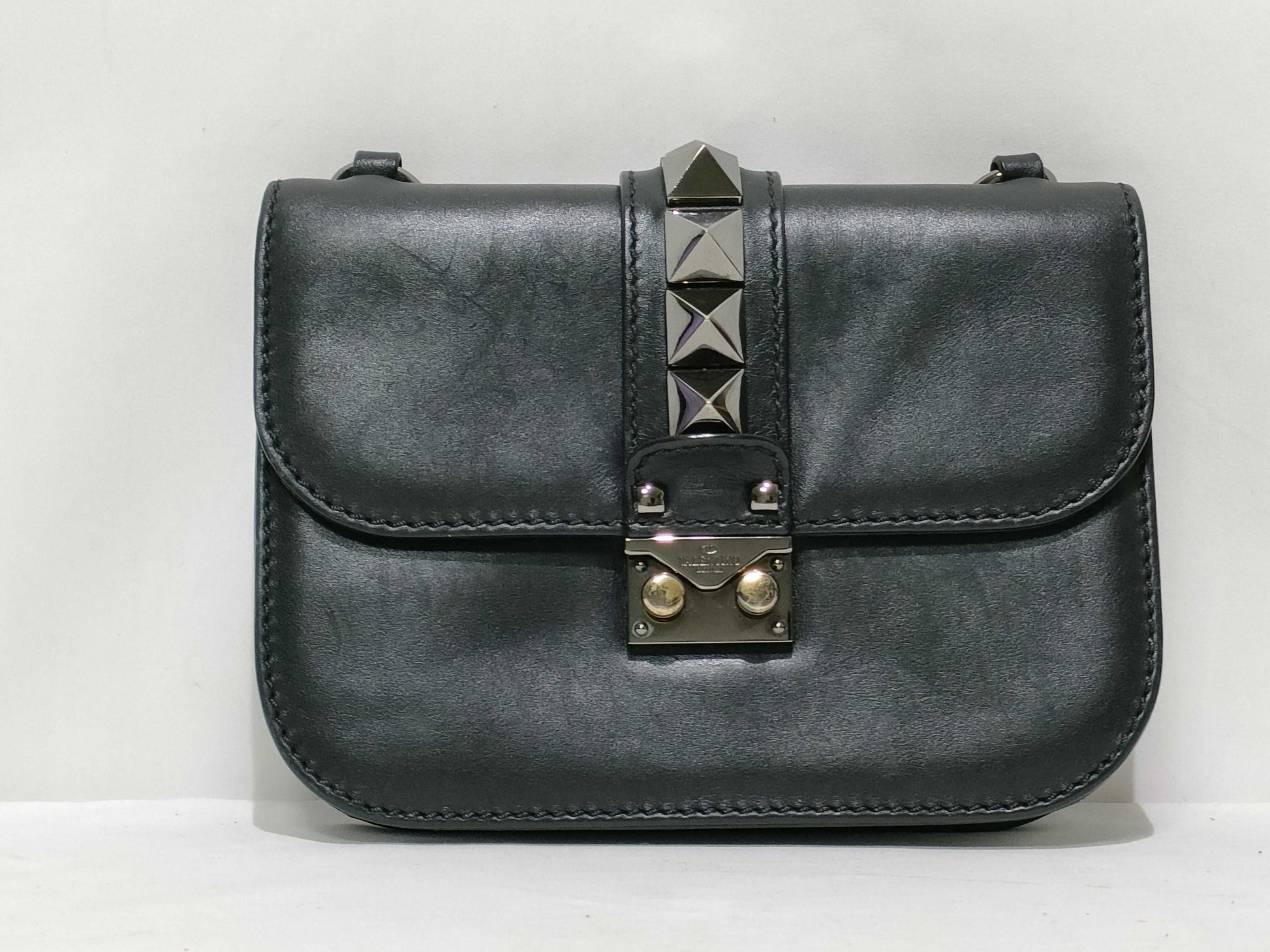 VALENTINO ID - Valentino Garavani Leather Small Glam Lock Shoulderbag 20cm SHW Shoulder Bag