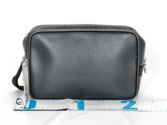 LOUIS VUITTON Taiga Vuitton Taiga Kaluga M30812 Clutch Bag
