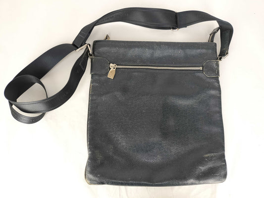 LOUIS VUITTON Taiga Vuitton Taiga Sasha M32630 Shoulder Bag