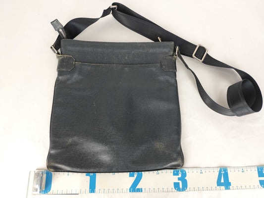 LOUIS VUITTON Taiga Vuitton Taiga Sasha M32630 Shoulder Bag