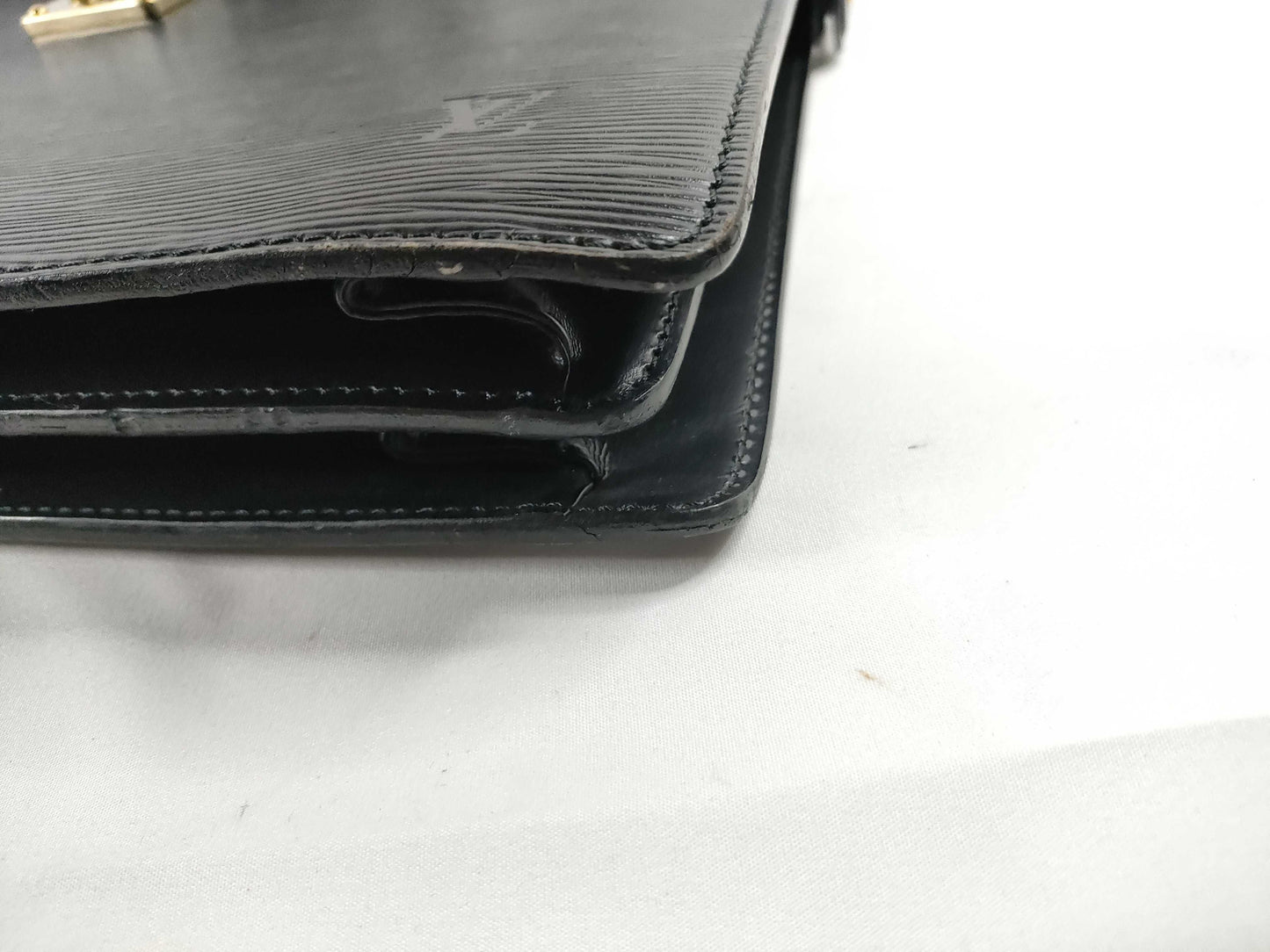 LOUIS VUITTON Epi Vuitton Epi Serviette Fermoir M54352 Serial Blur Business Bag