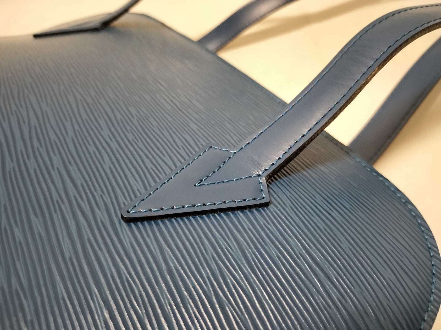 LOUIS VUITTON Epi Vuitton Epi Lyusac M52285 AS1917 Shoulder Bag