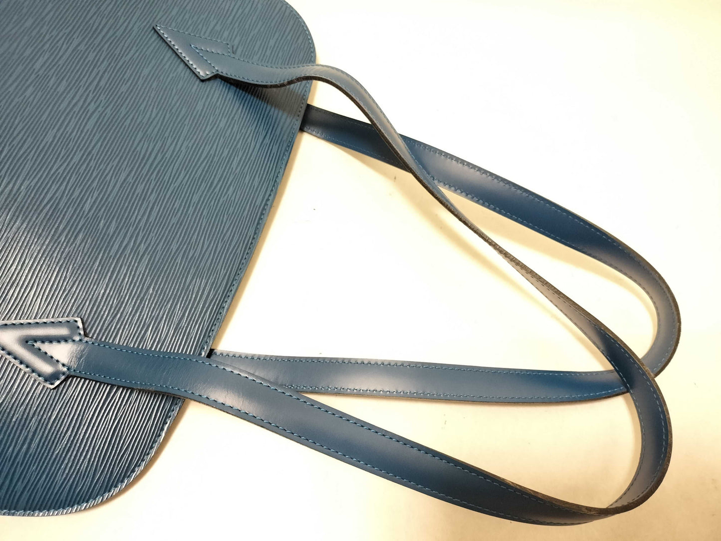 LOUIS VUITTON Epi Vuitton Epi Lyusac M52285 AS1917 Shoulder Bag