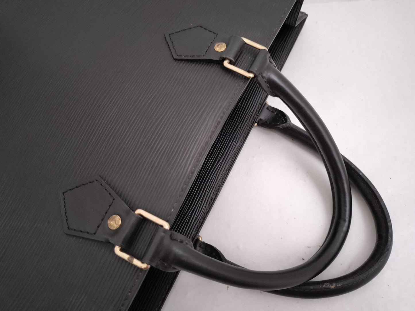 LOUIS VUITTON Epi Vuitton Epi Sack Pla M59082 Medium Solid Corner Medium BC Rank One-Time Purchase Handbag