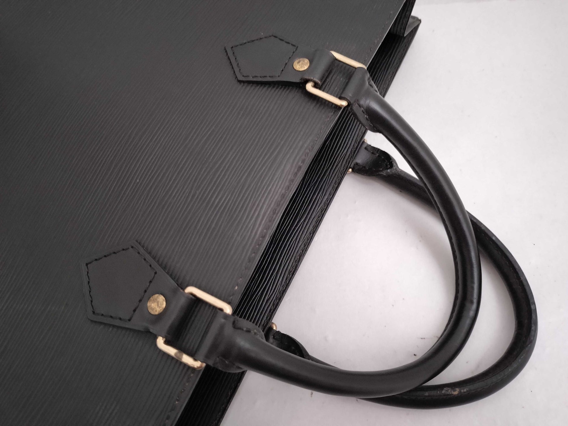 LOUIS VUITTON Epi Vuitton Epi Sack Pla M59082 Medium Solid Corner Medium BC Rank One-Time Purchase Handbag