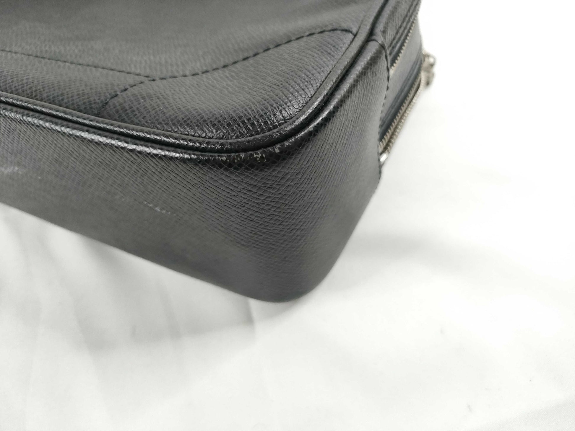 LOUIS VUITTON Taiga Vuitton Taiga Pavel M31142 RI2161 Second Bag