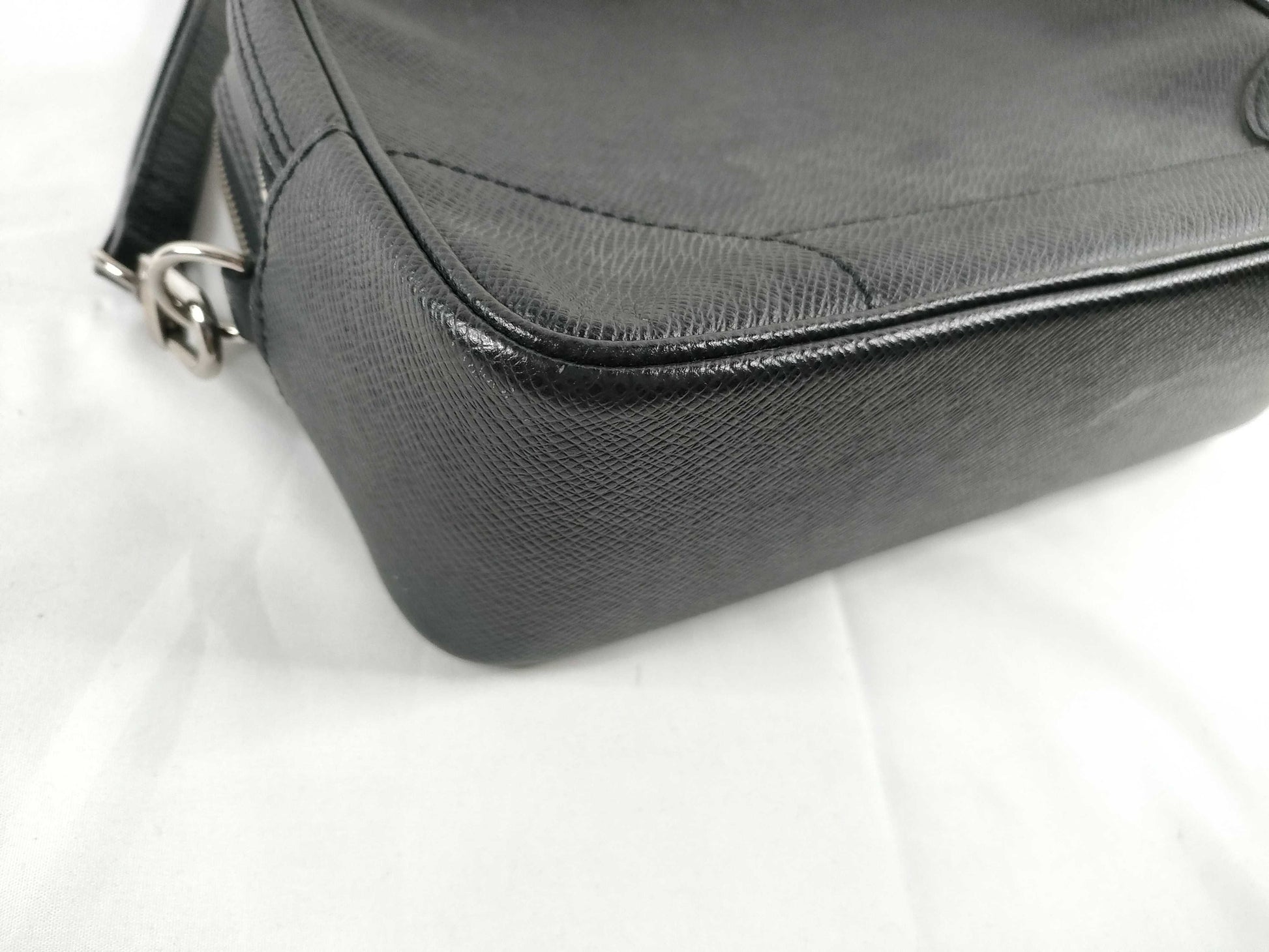 LOUIS VUITTON Taiga Vuitton Taiga Pavel M31142 RI2161 Second Bag