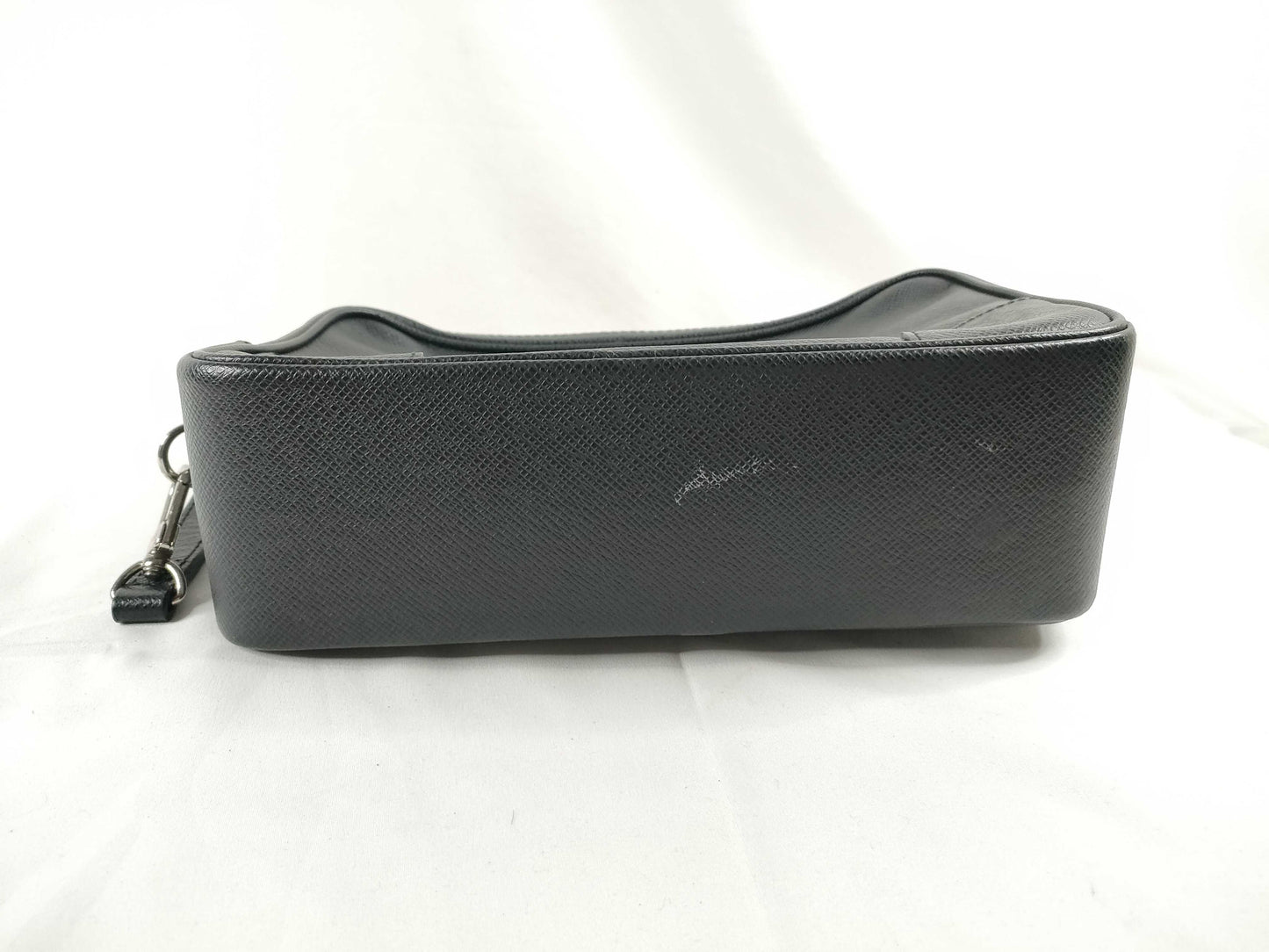 LOUIS VUITTON Taiga Vuitton Taiga Pavel M31142 RI2161 Second Bag
