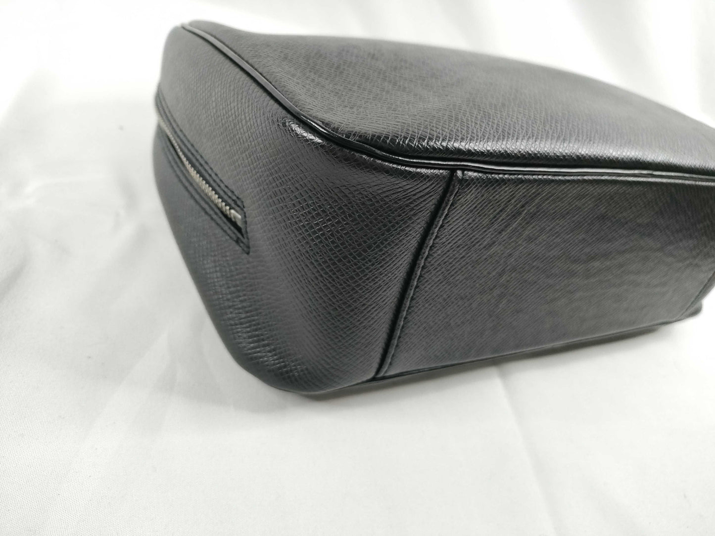 LOUIS VUITTON Taiga Vuitton Taiga Truth Towette GM M30212 CA1004 Second Bag