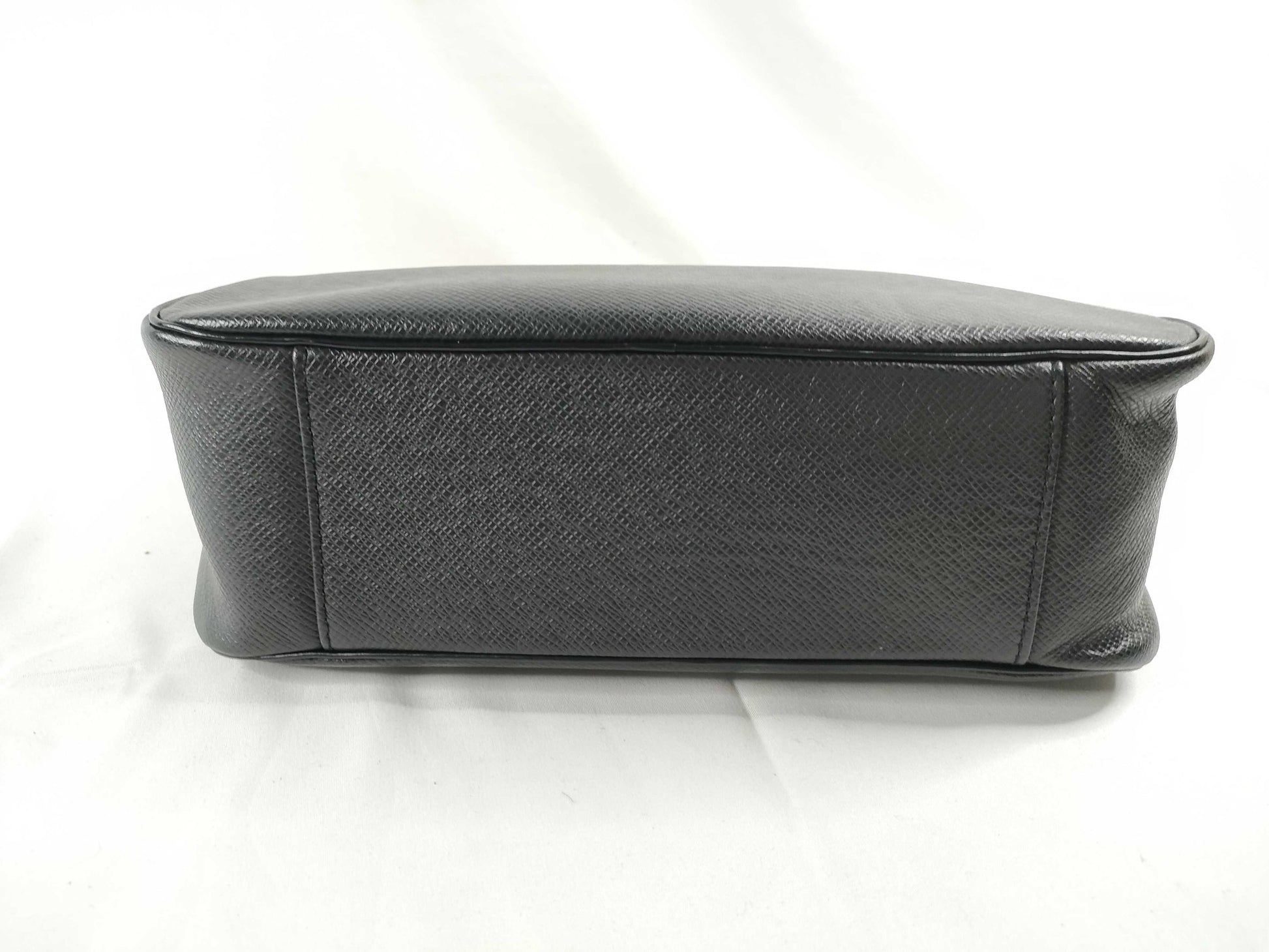 LOUIS VUITTON Taiga Vuitton Taiga Truth Towette GM M30212 CA1004 Second Bag