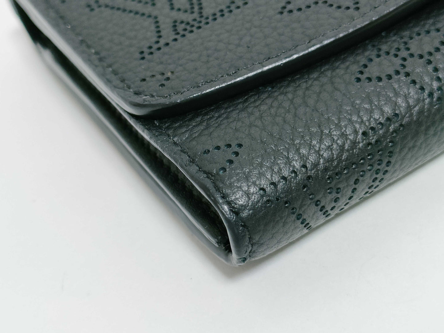 LOUIS VUITTON Mahina Monogram Punched Folding Wallet IC Reactive Wallet