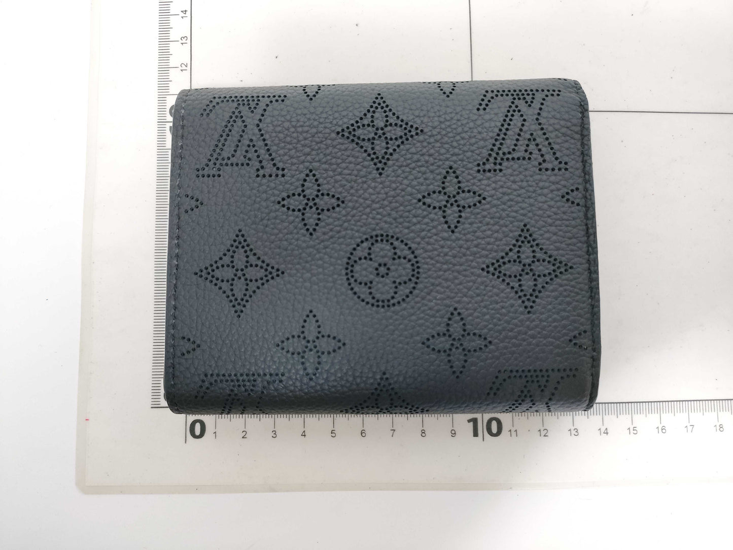 LOUIS VUITTON Mahina Monogram Punched Folding Wallet IC Reactive Wallet
