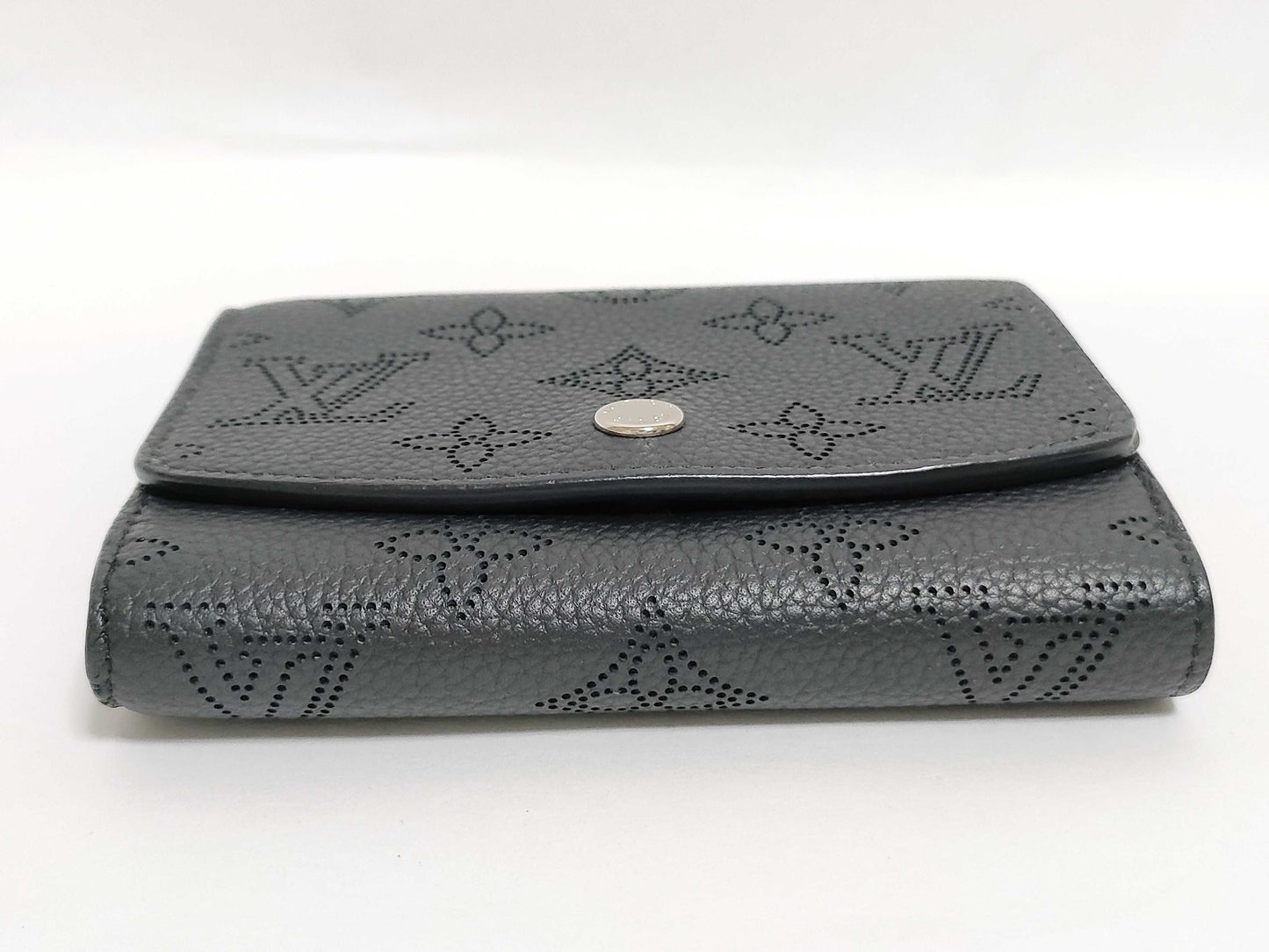 LOUIS VUITTON Mahina Monogram Punched Folding Wallet IC Reactive Wallet