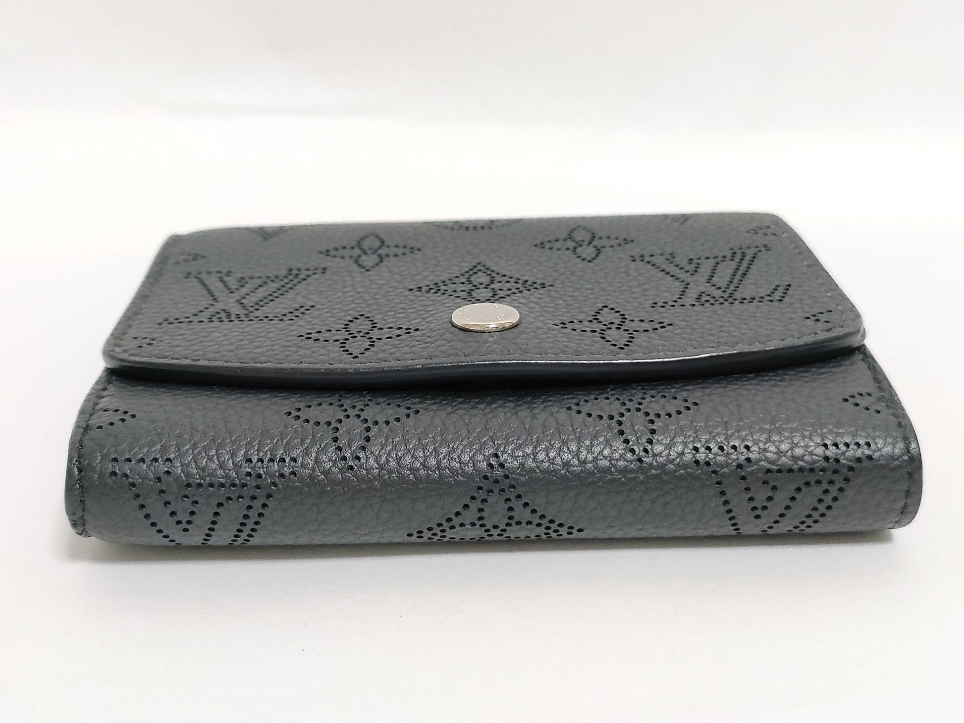 LOUIS VUITTON Mahina Monogram Punched Folding Wallet IC Reactive Wallet