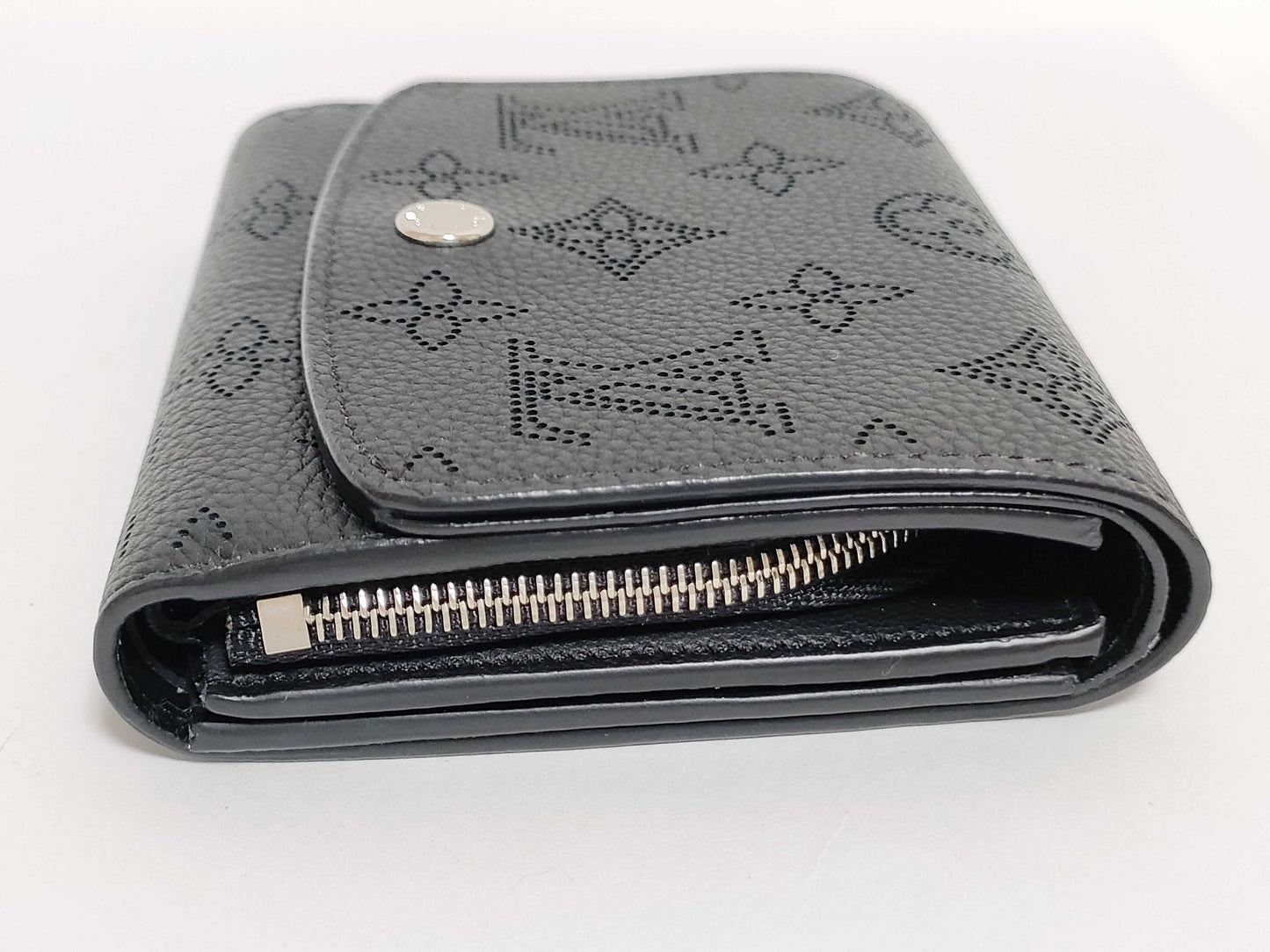 LOUIS VUITTON Mahina Monogram Punched Folding Wallet IC Reactive Wallet