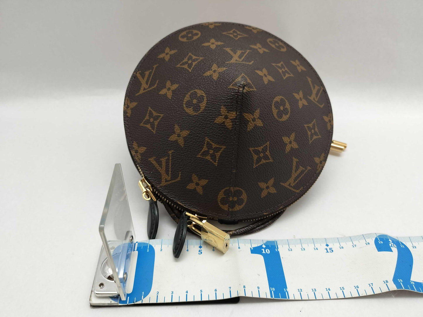 LOUIS VUITTON Monogram Louis Vuitton Monogram Shoulder Back Pouch