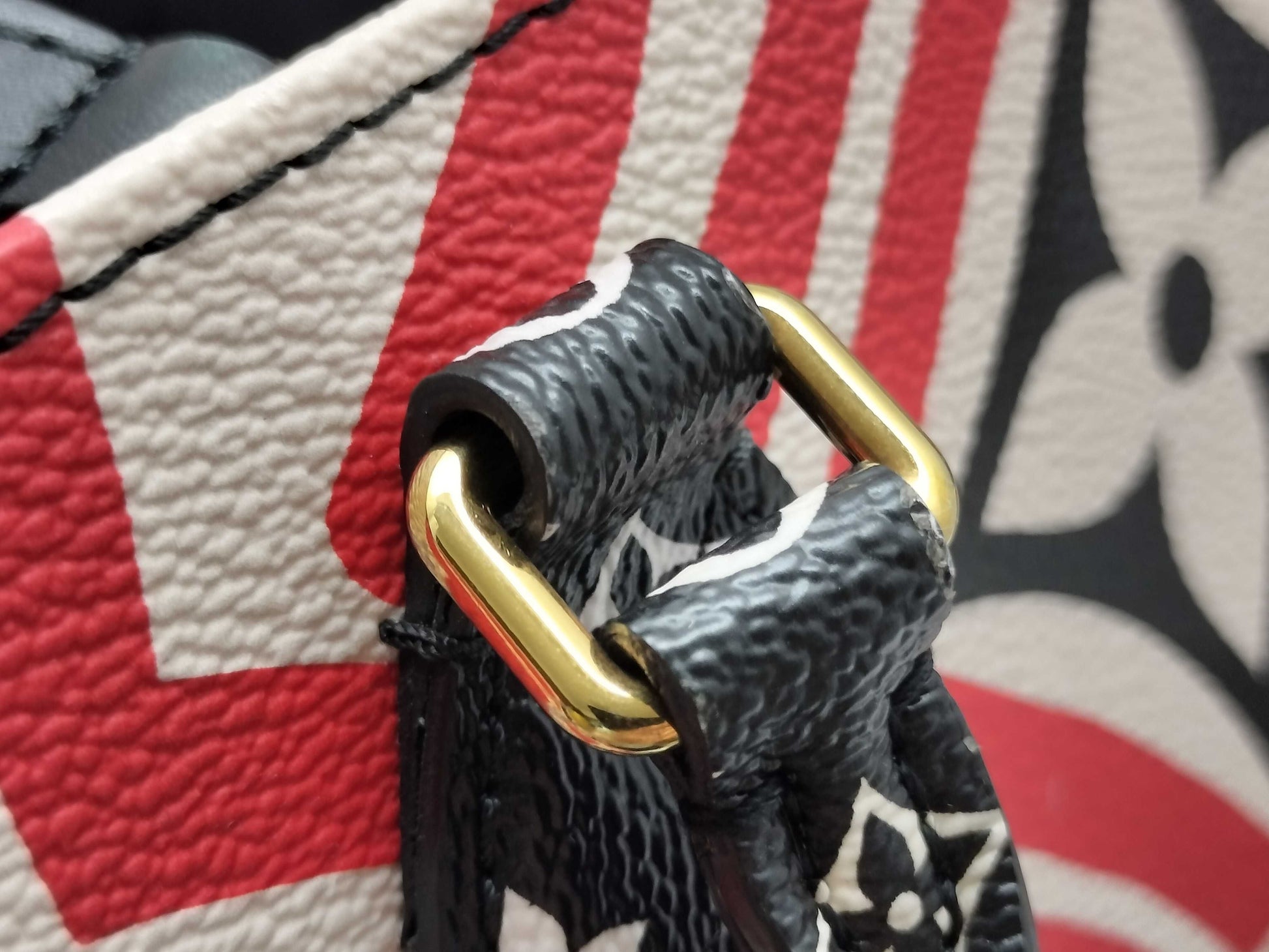 LOUIS VUITTON Louis Vuitton On-Zago-GM Monogram Giant Jungle Tote Bag