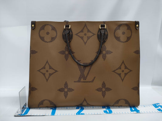 LOUIS VUITTON Louis Vuitton Monogram On the Go-GM Bag