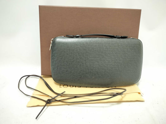 LOUIS VUITTON Taiga Vuitton Taiga Organizer Atoll M30652 Handbag