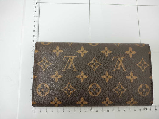 LOUIS VUITTON Monogram Vuitton Monogram Portefeuil International Wallet