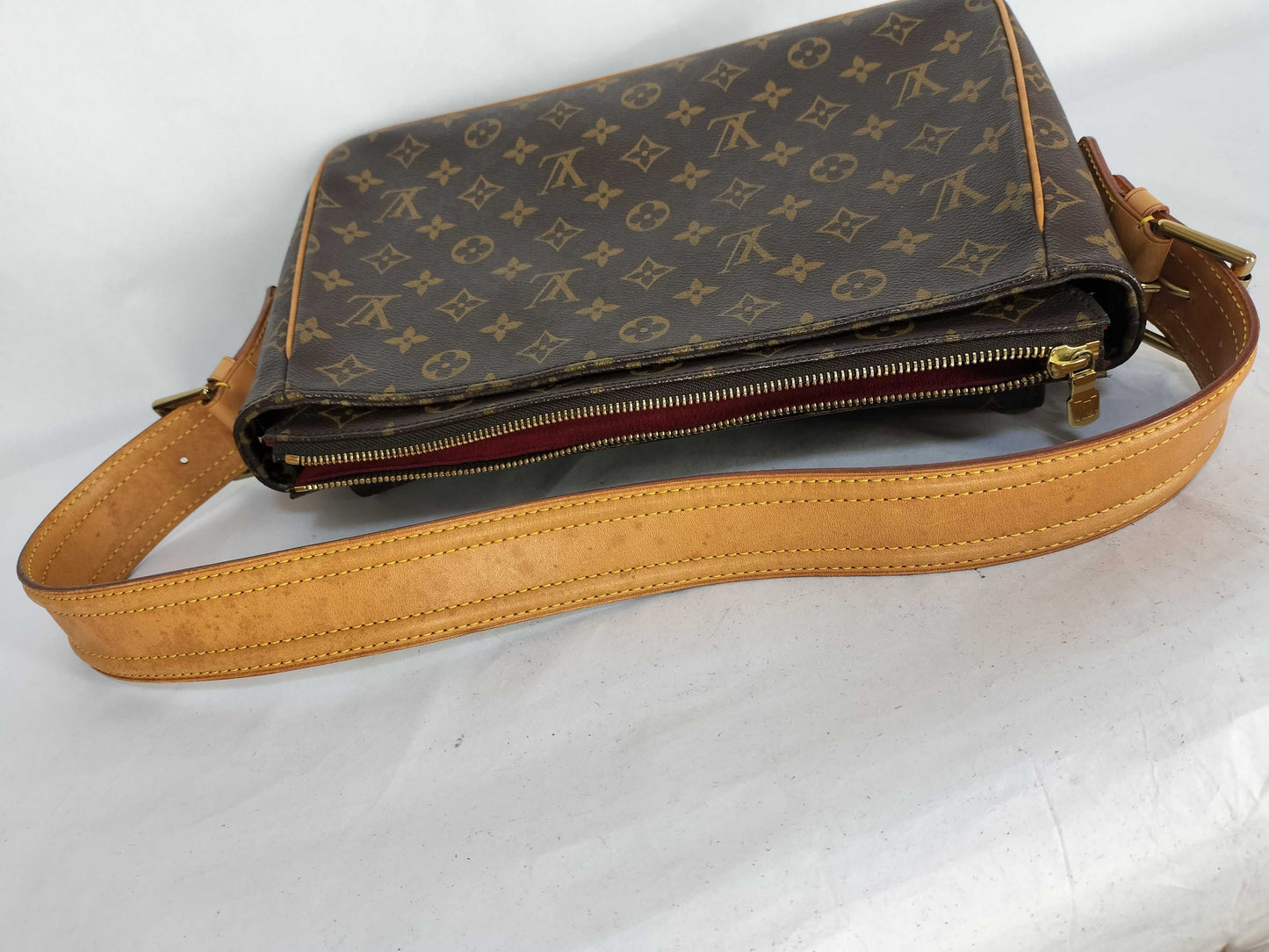 LOUIS VUITTON Monogram LV Monogram Vivashte Shoulder Bag
