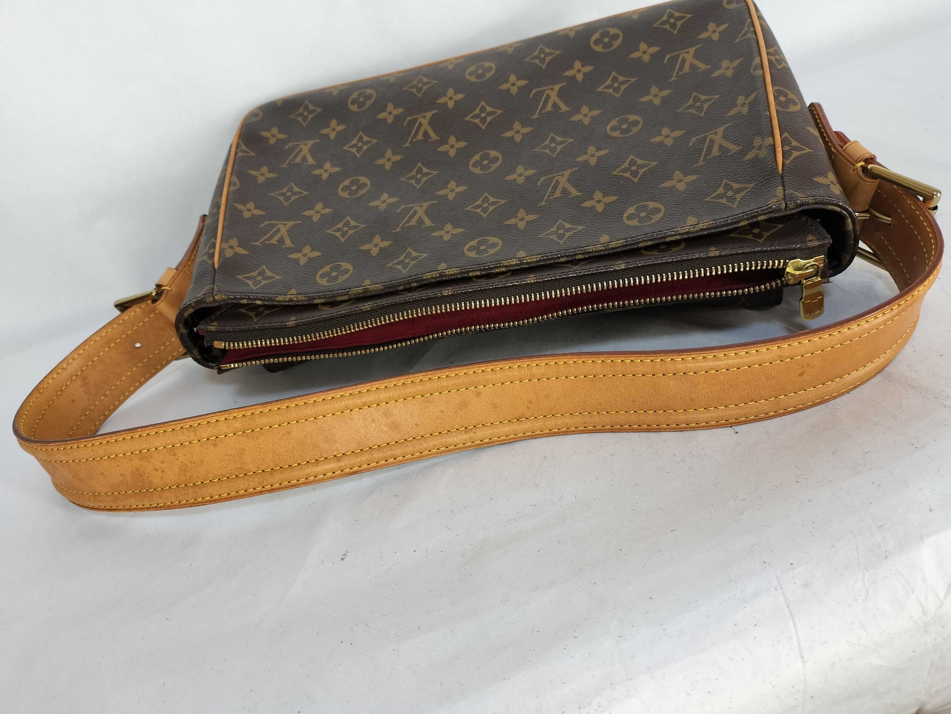 LOUIS VUITTON Monogram LV Monogram Vivashte Shoulder Bag