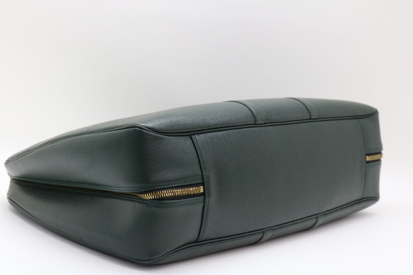 LOUIS VUITTON Taiga Elanga Ampoche Suitcase