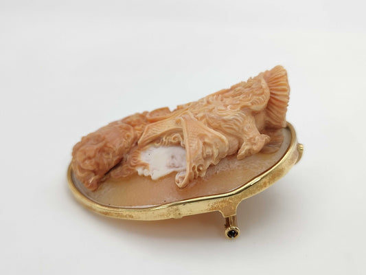 Cameo 18K Gold Brooch 35.1g