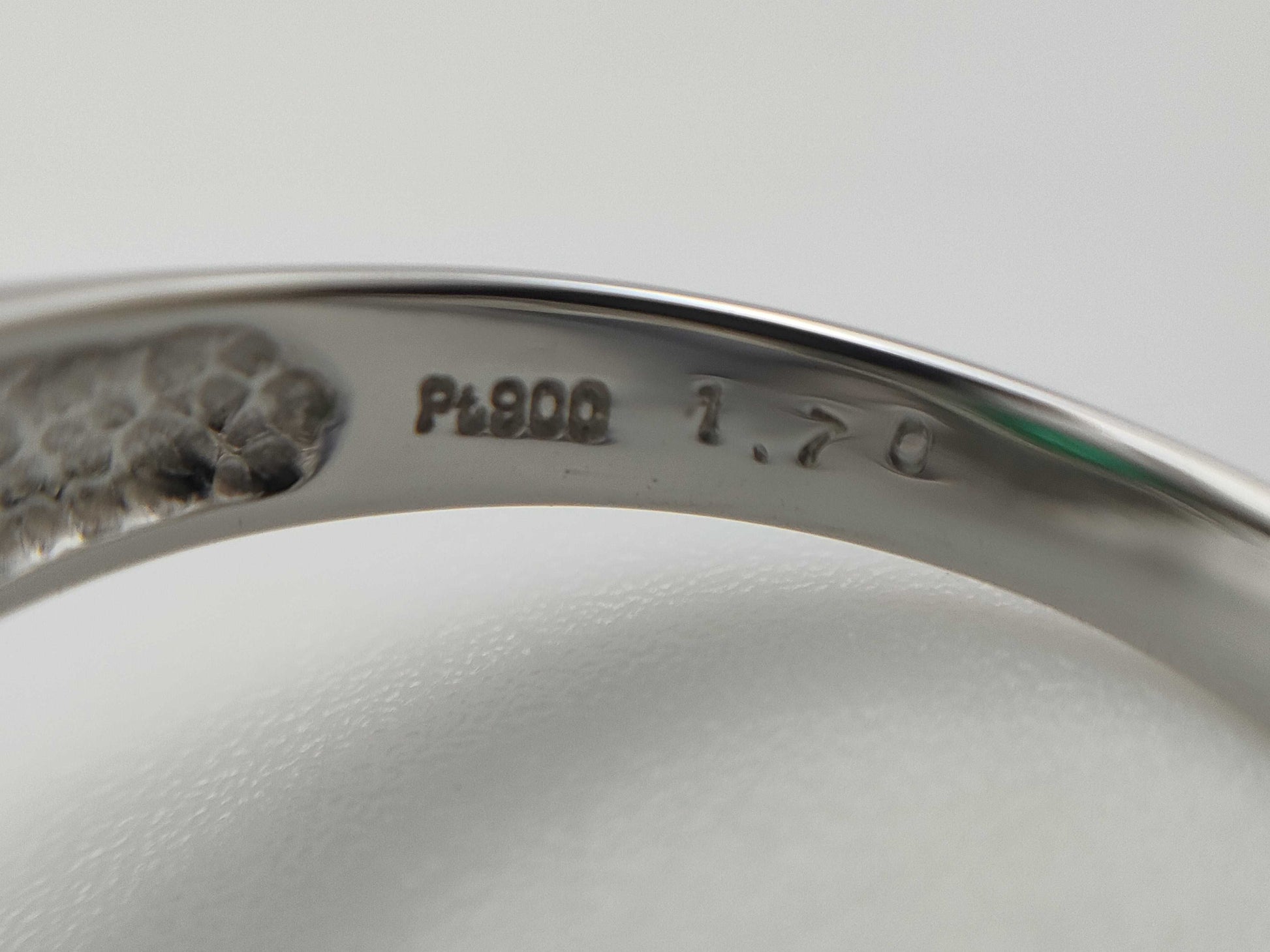 E1.70ct D0.56ct PT900 10.3g Ring