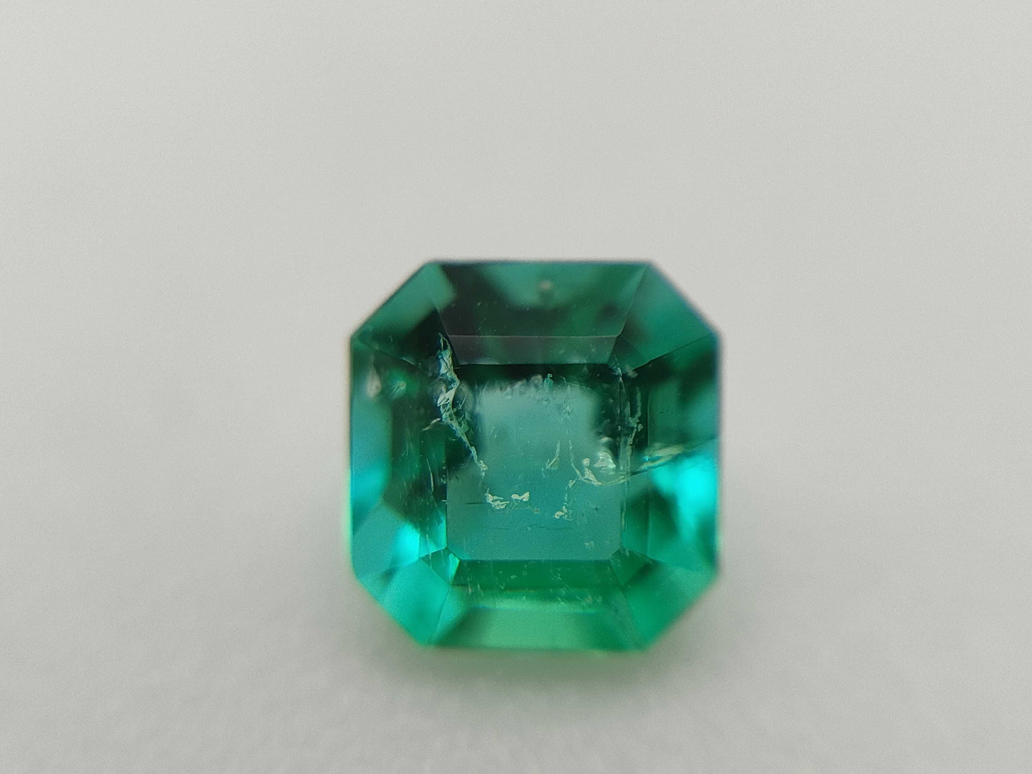 E0.428/0.964ct Colored stone / loose