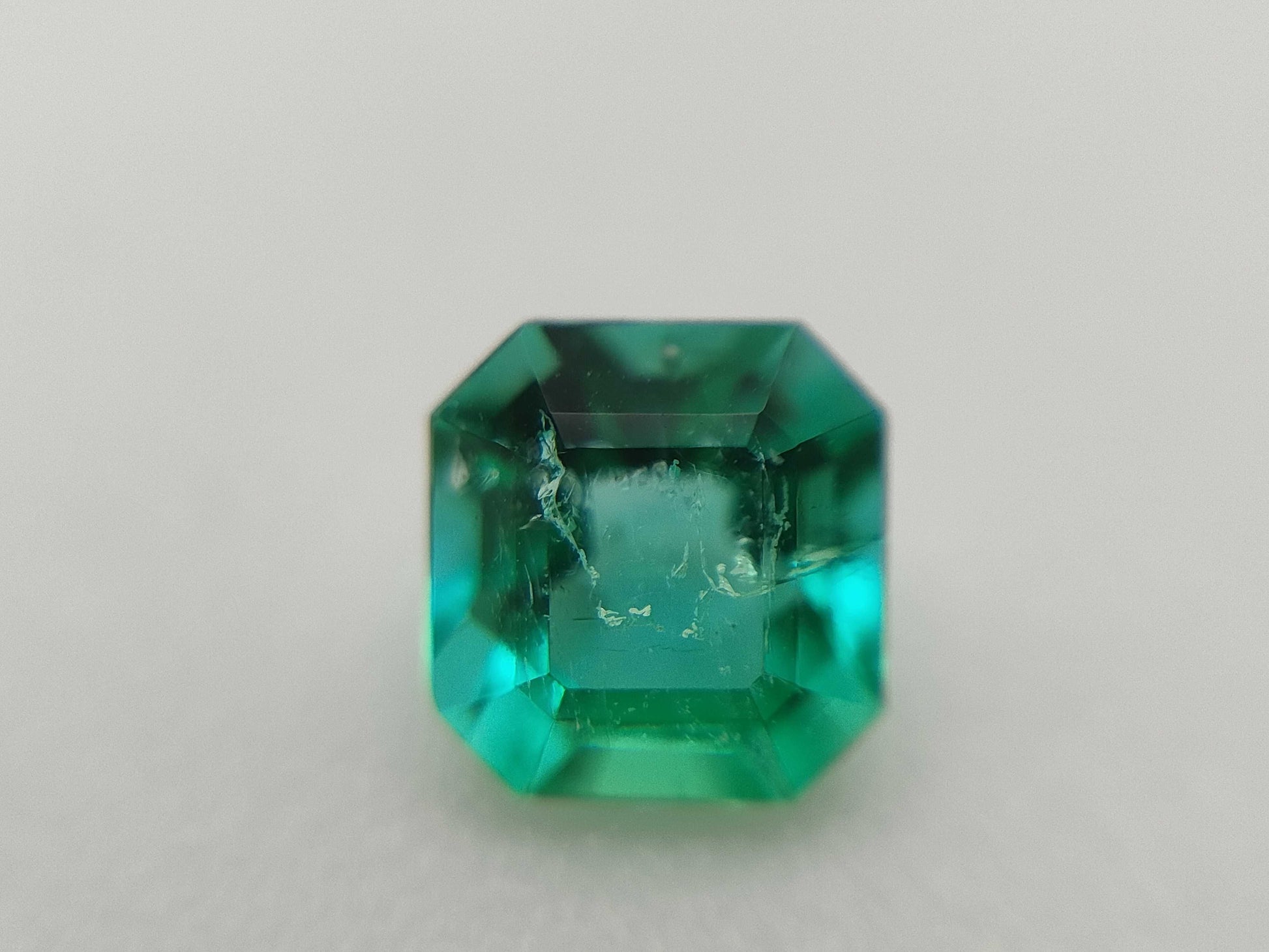 E0.428/0.964ct Colored stone / loose