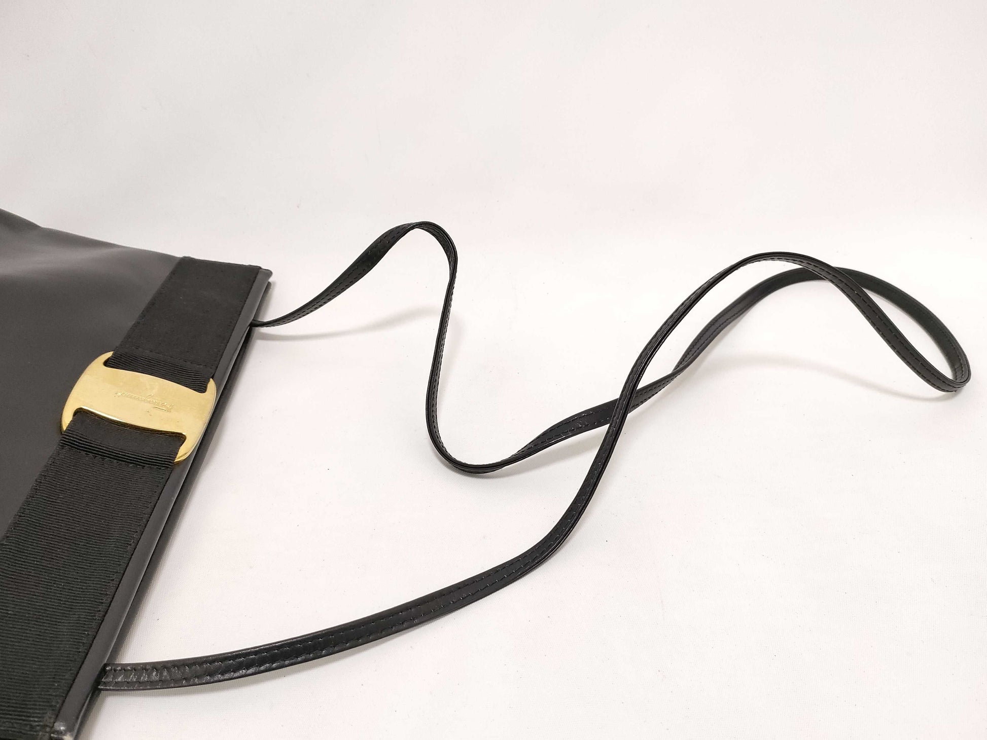 Salvatore Ferragamo Vala Salvatore Ferragamo Shoulder Bag Black Leather Shoulder Bag