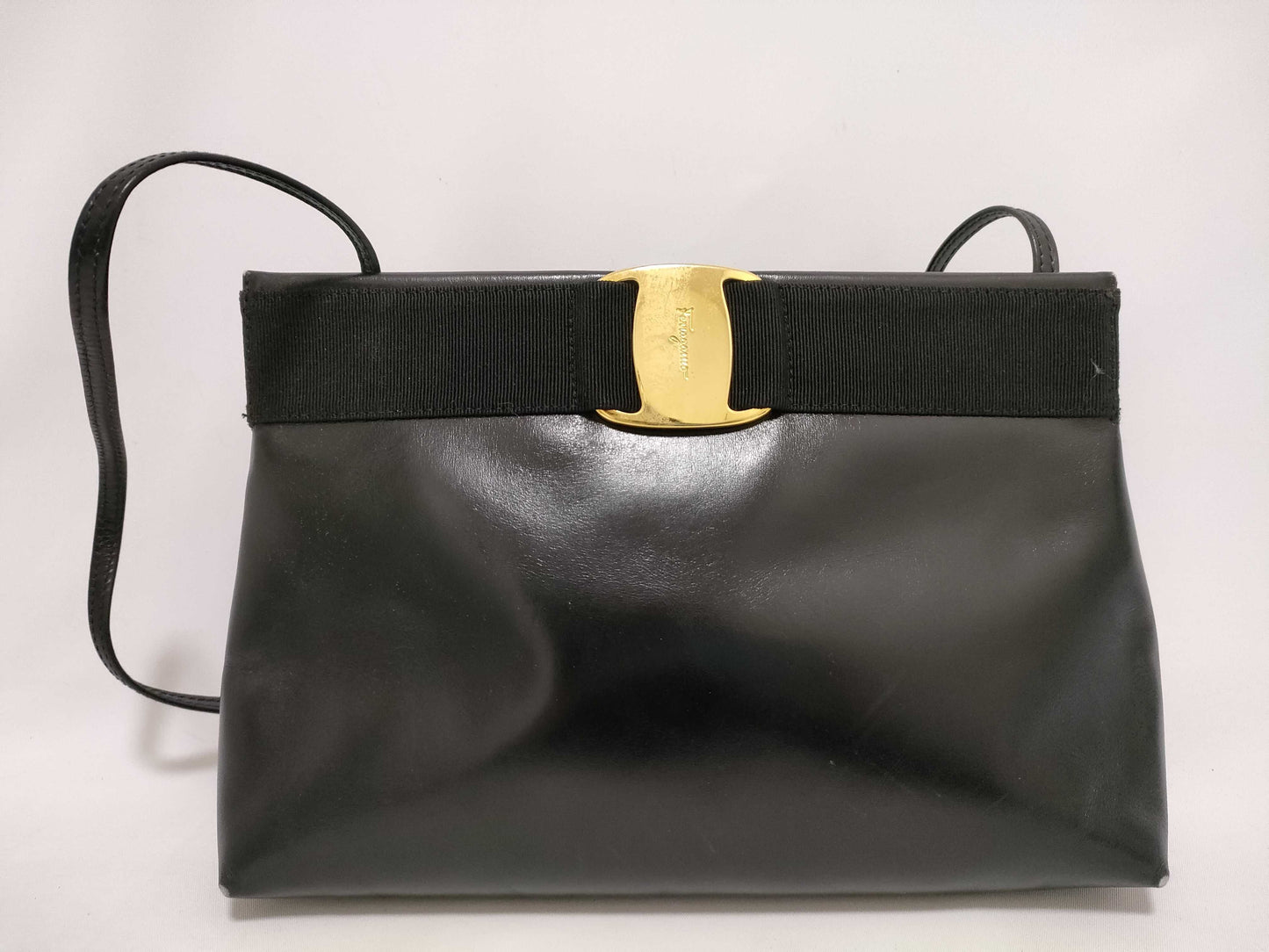 Salvatore Ferragamo Vala Salvatore Ferragamo Shoulder Bag Black Leather Shoulder Bag