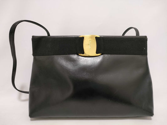 Salvatore Ferragamo Vala Salvatore Ferragamo Shoulder Bag Black Leather Shoulder Bag