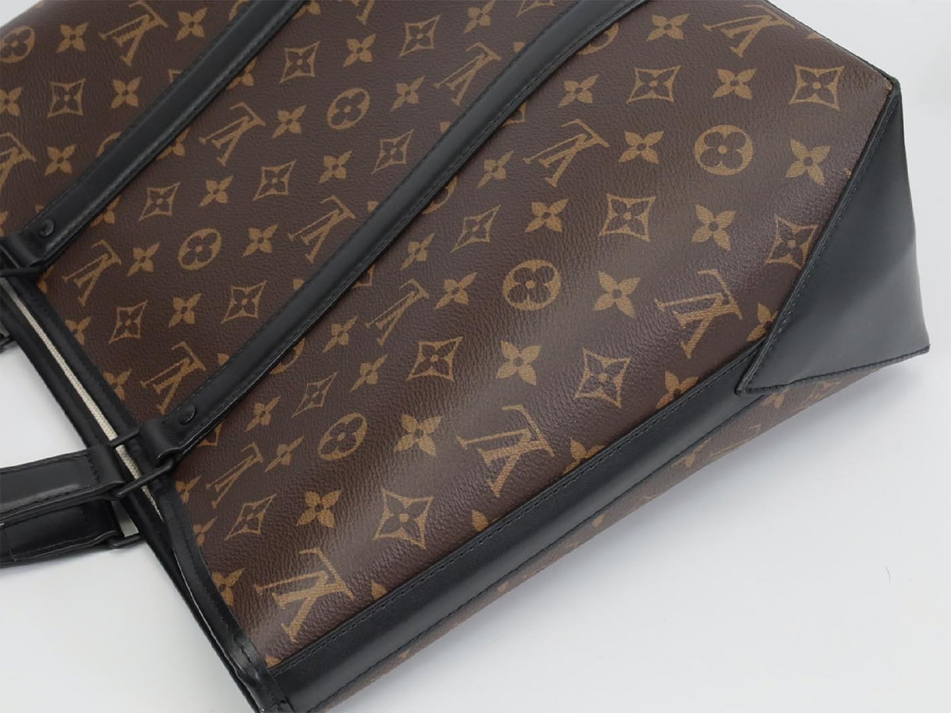 LOUIS VUITTON 20 Monogram MacArthur Weekend Tote PM M45734 RFID Verified Shoulder Bag