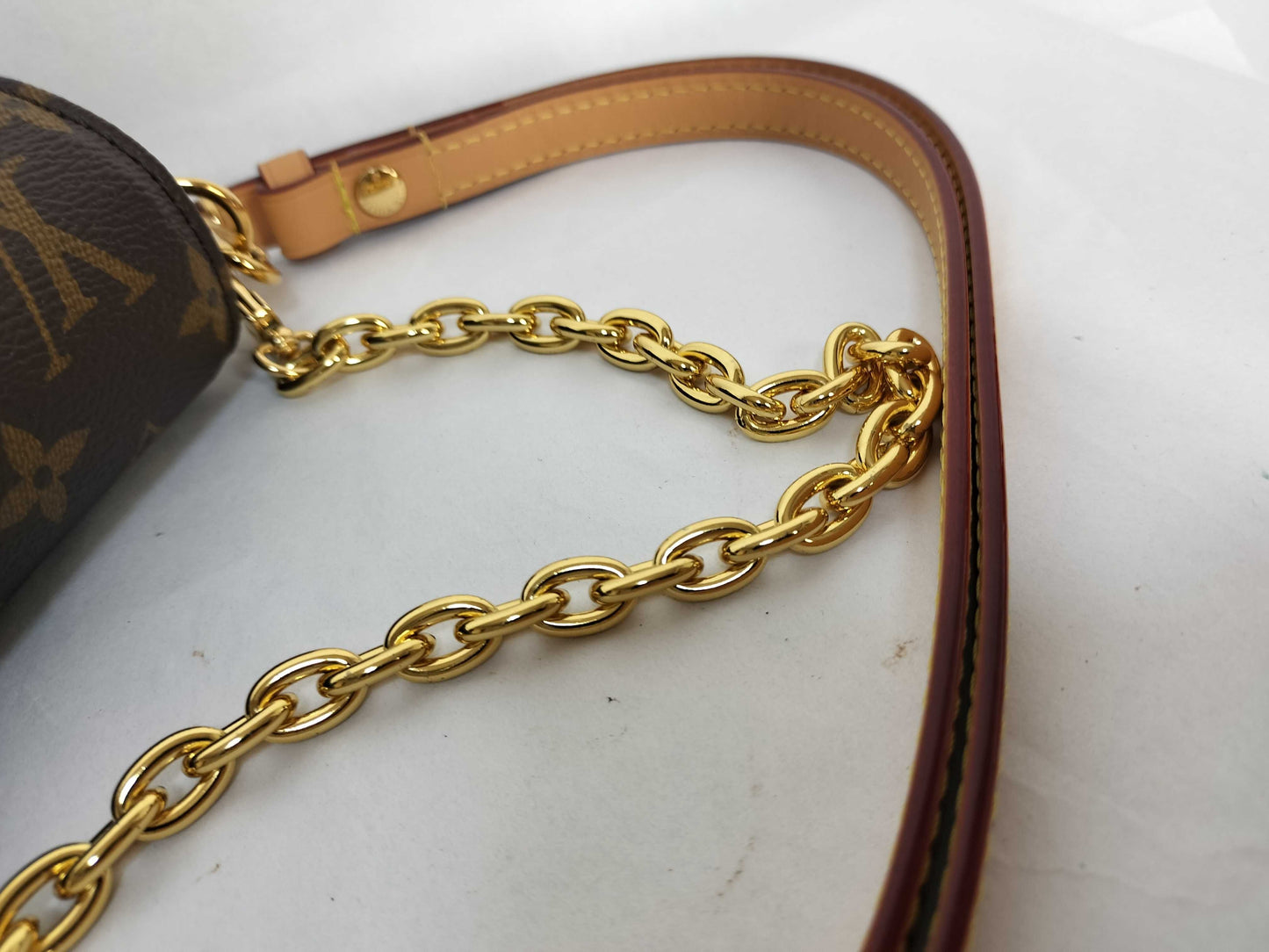 LOUIS VUITTON Monogram LOUIS VUITTON Louis Vuitton Wallet On-Chain Ivy Monogram RFID Model 2WAY Shoulder Bag M81911 Shoulder Bag