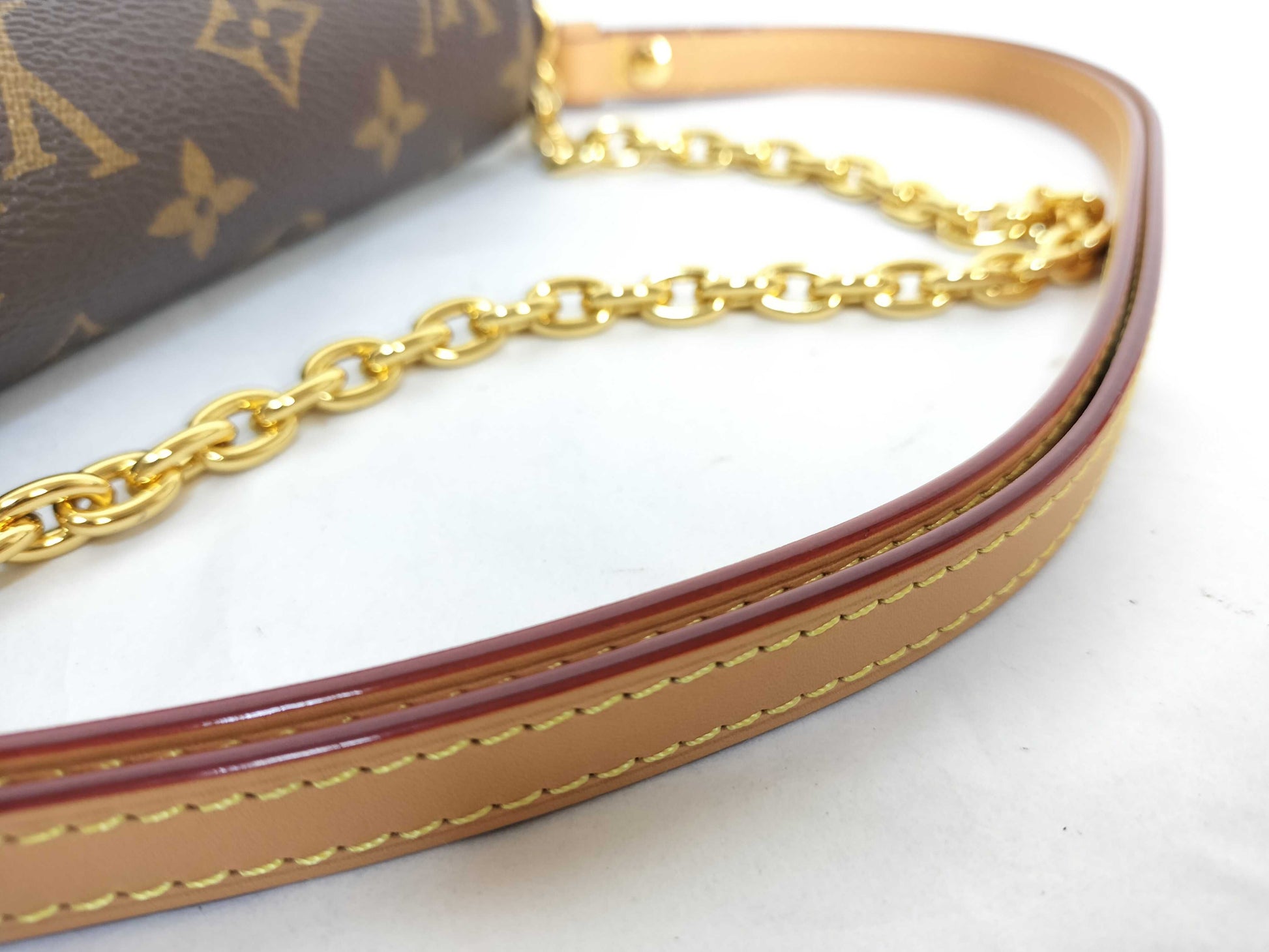 LOUIS VUITTON Monogram LOUIS VUITTON Louis Vuitton Wallet On-Chain Ivy Monogram RFID Model 2WAY Shoulder Bag M81911 Shoulder Bag