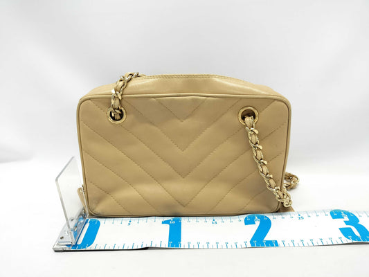 CHANEL beige shoulder bag